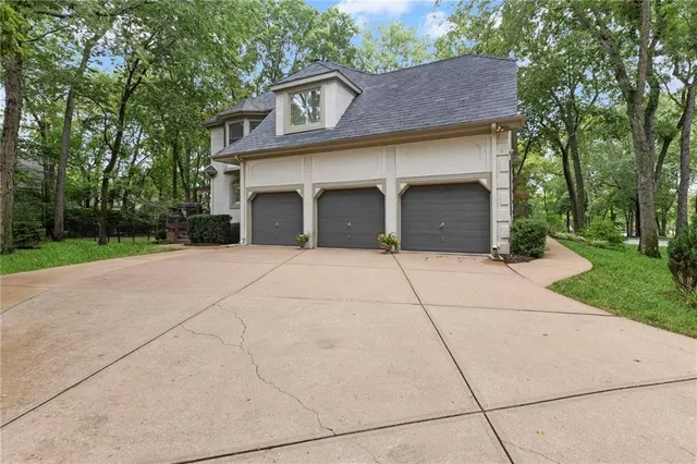 $1,295,000 | 16800 South Country Club Drive, Loch Lloyd, MO 64012