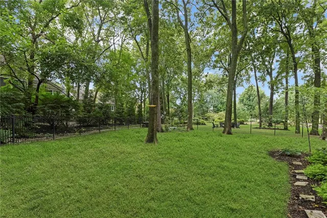 $1,295,000 | 16800 South Country Club Drive, Loch Lloyd, MO 64012