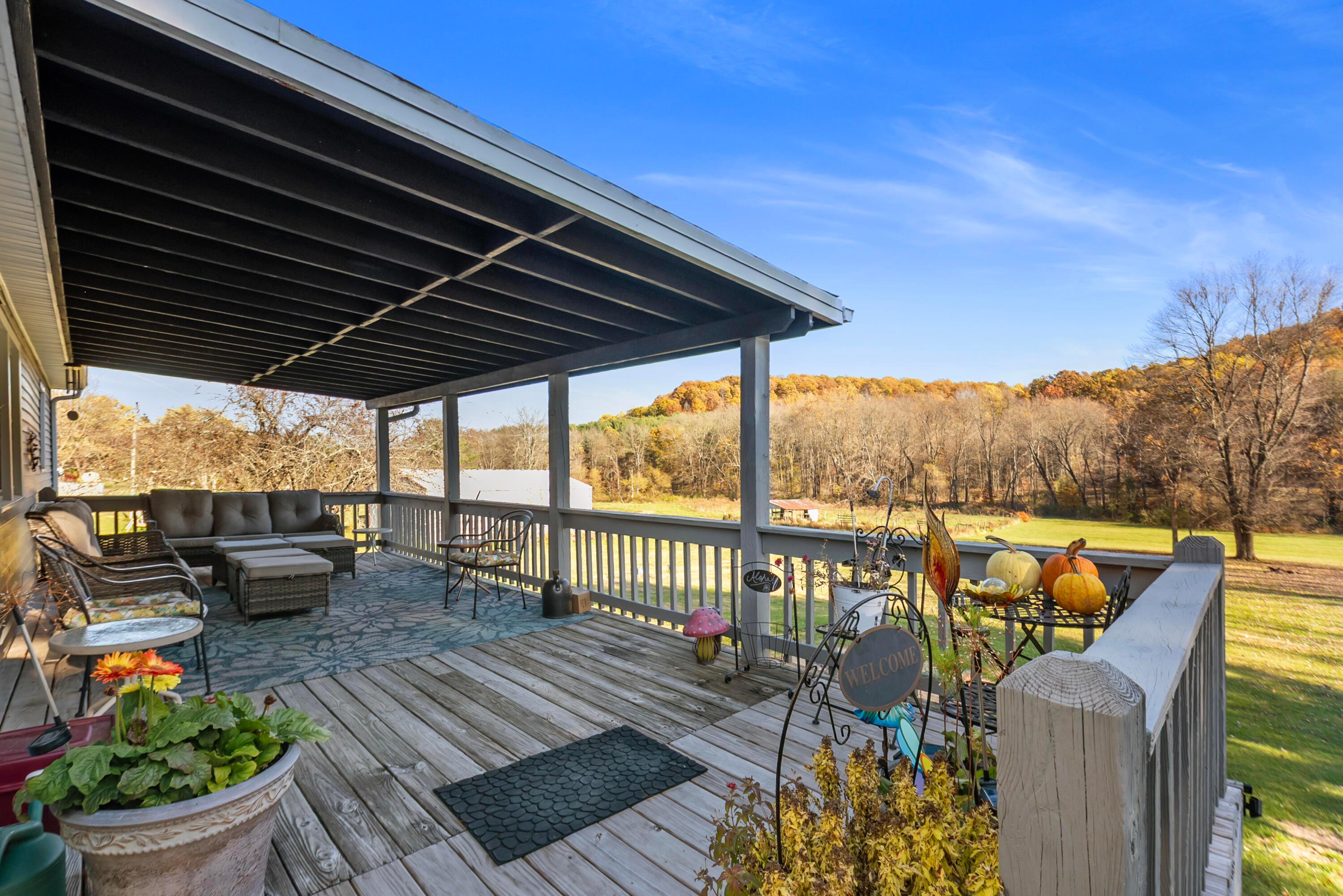2135 Hamburg Road Southwest Lancaster, OH 43130 - Photo 29 of 39 Deck