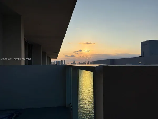 $2,650 | 1200 West Avenue, Unit PH22, Miami Beach, FL 33139