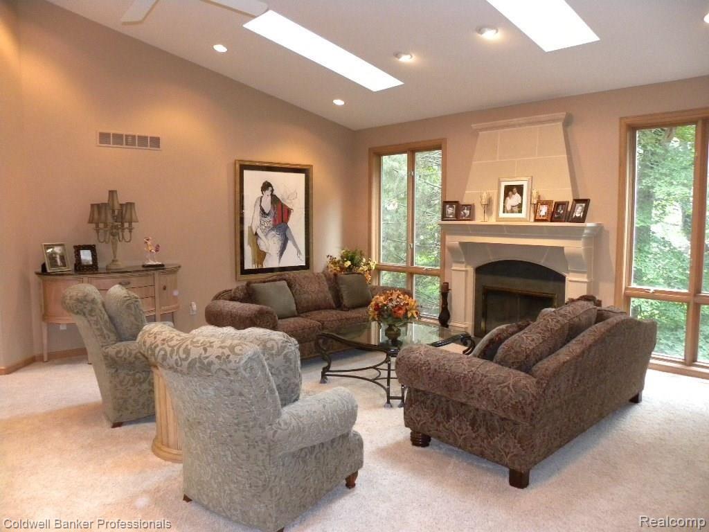 26219 Northpointe Farmington Hills, MI 48331 - Photo 7 of 31