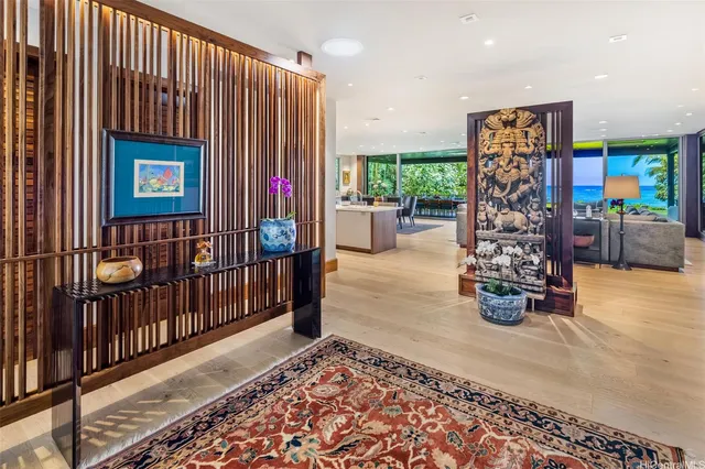 a view of livingroom with furniture