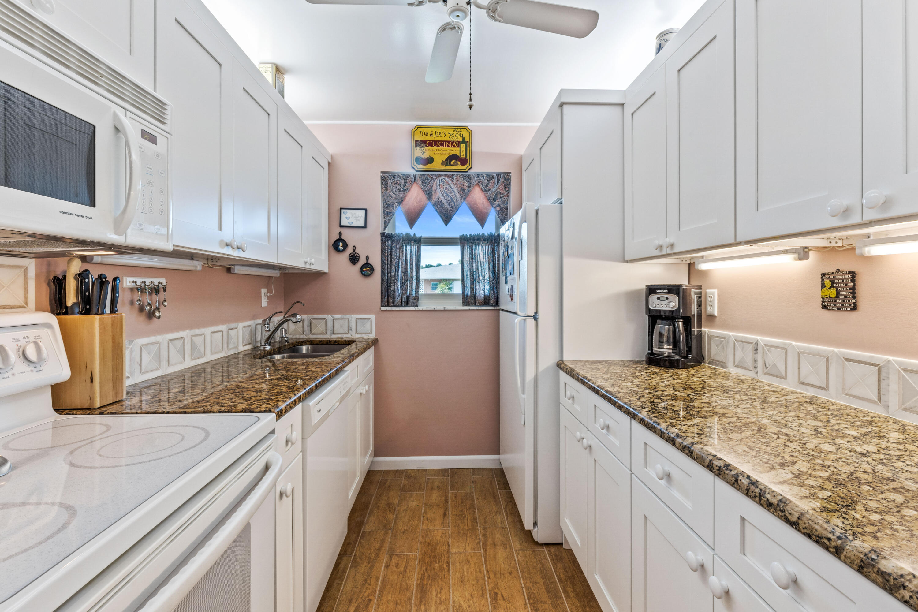 250 High Point Boulevard, Unit D Boynton Beach, FL 33435 - Photo 11 of 27 Kitchen