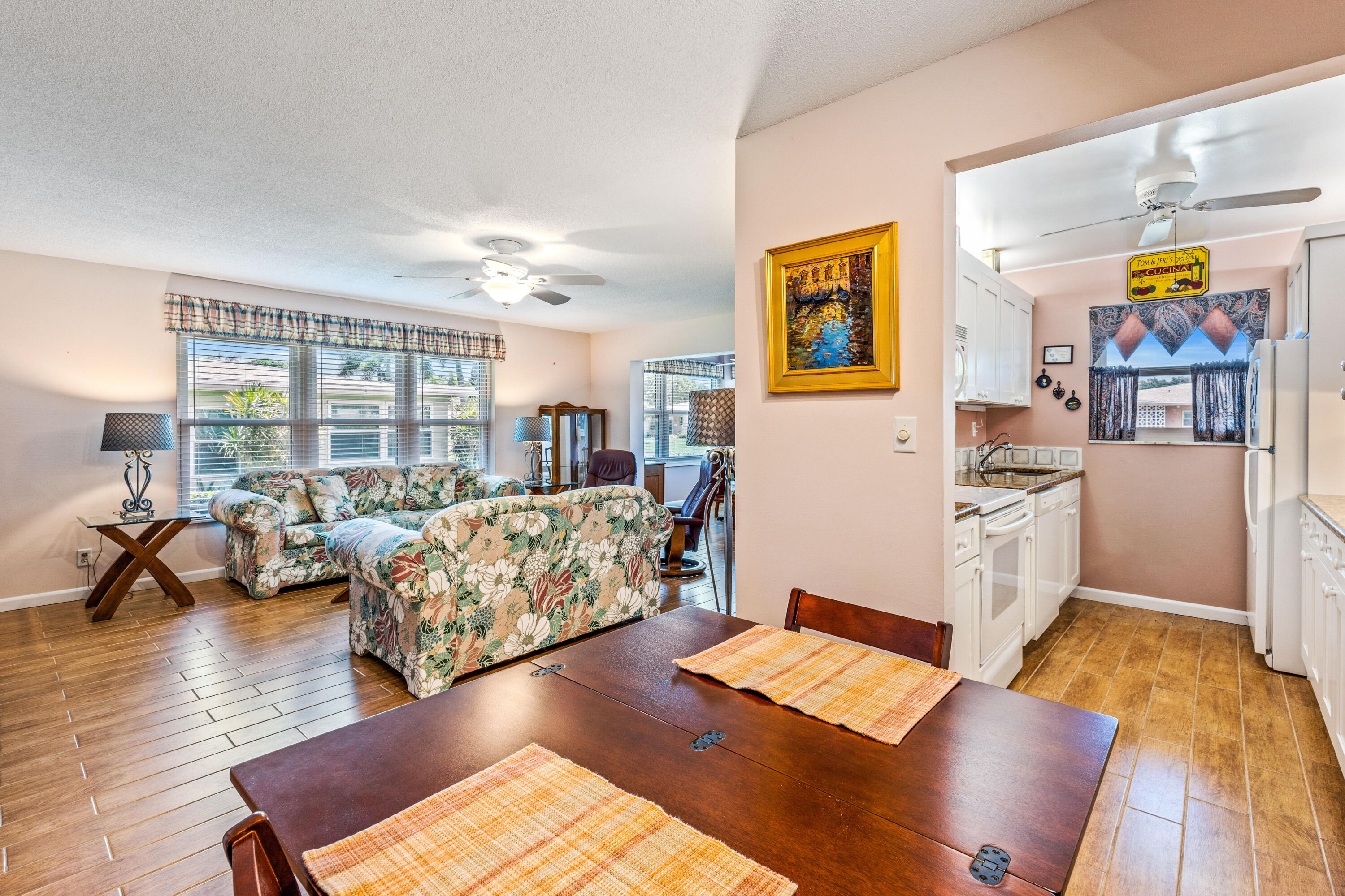 250 High Point Boulevard, Unit D Boynton Beach, FL 33435 - Photo 12 of 27 Dining/Kitchen