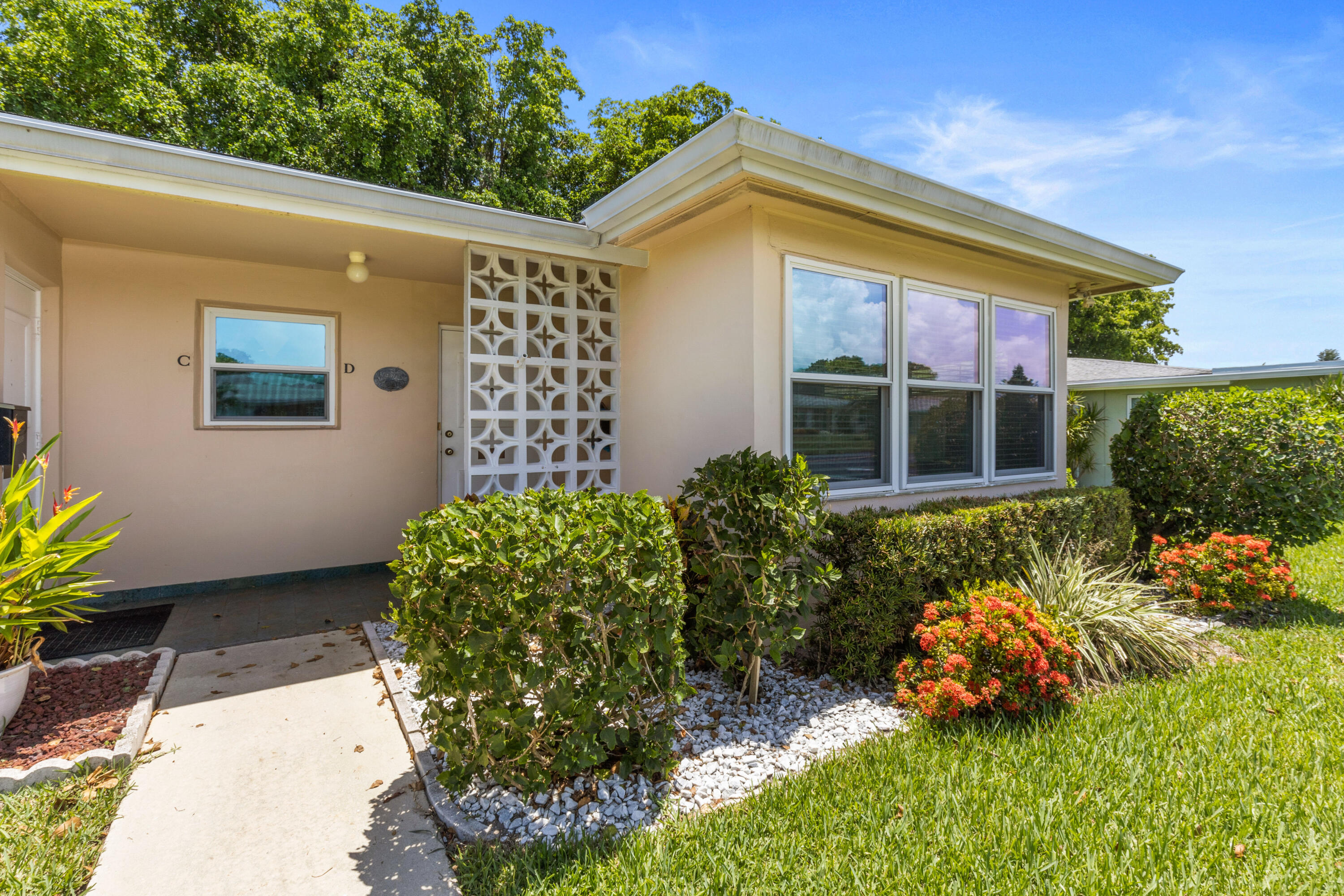 250 High Point Boulevard, Unit D Boynton Beach, FL 33435 - Photo 2 of 27 Front