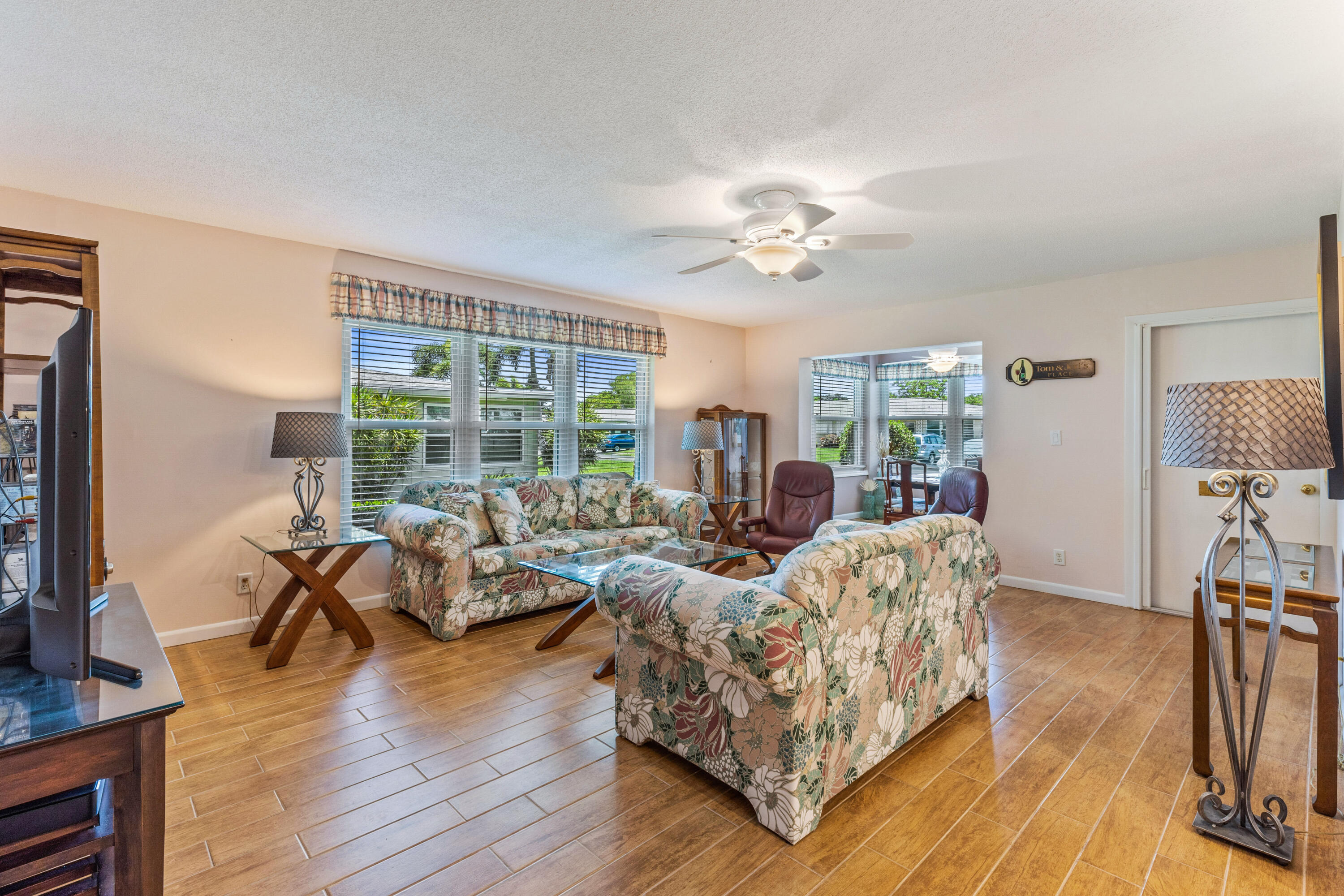 250 High Point Boulevard, Unit D Boynton Beach, FL 33435 - Photo 4 of 27 Living Room