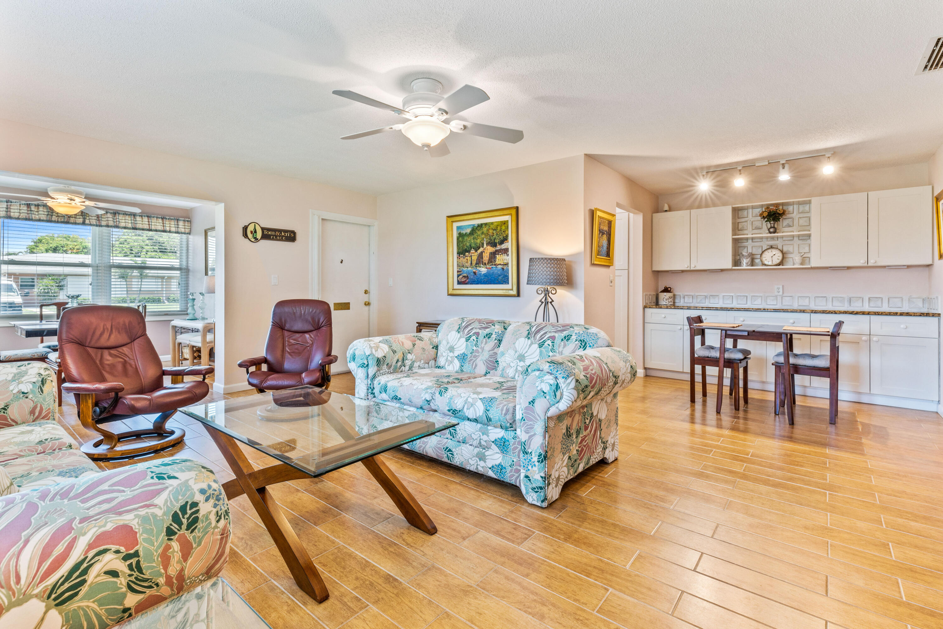 250 High Point Boulevard, Unit D Boynton Beach, FL 33435 - Photo 8 of 27 Living/Dining
