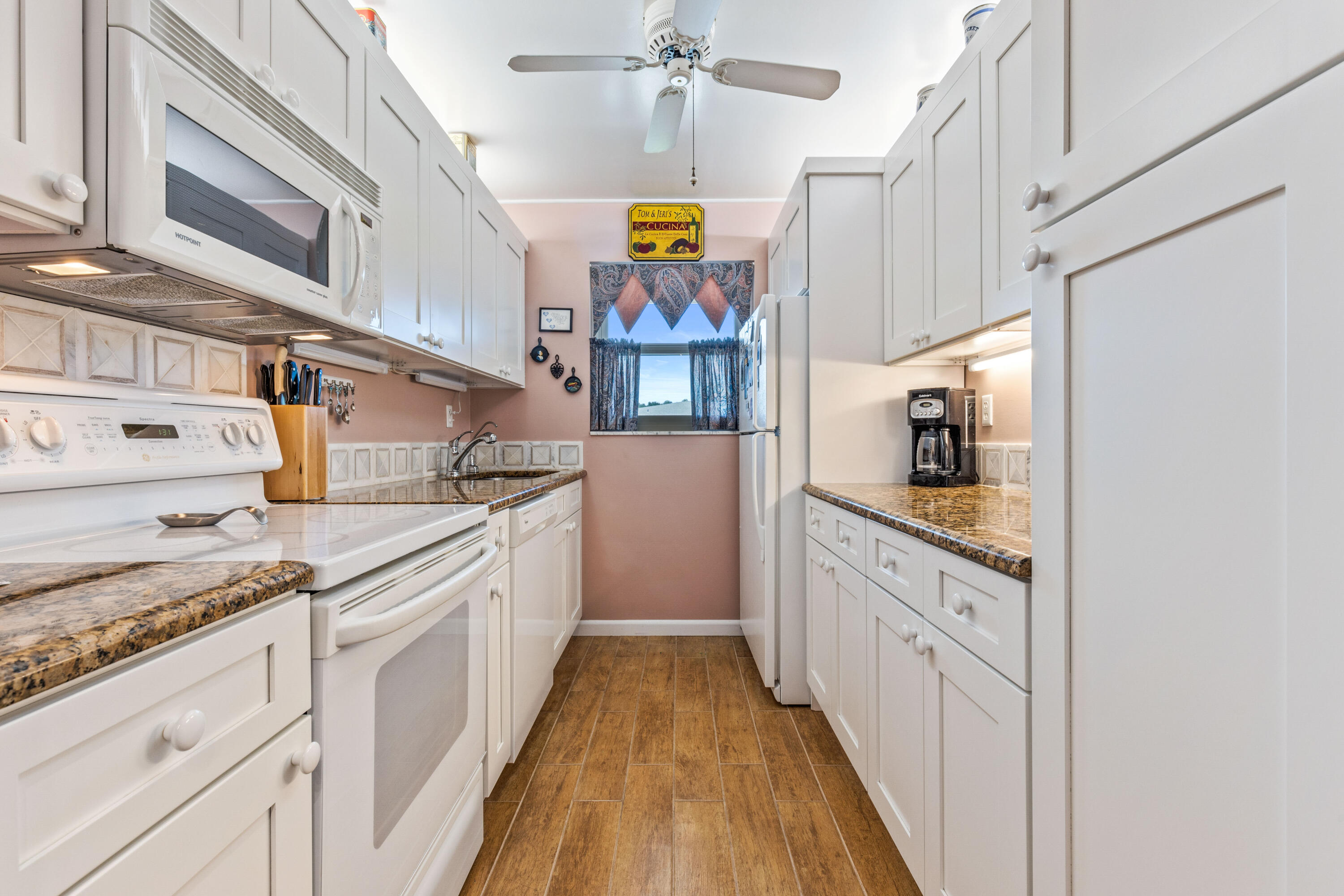 250 High Point Boulevard, Unit D Boynton Beach, FL 33435 - Photo 10 of 27 Kitchen
