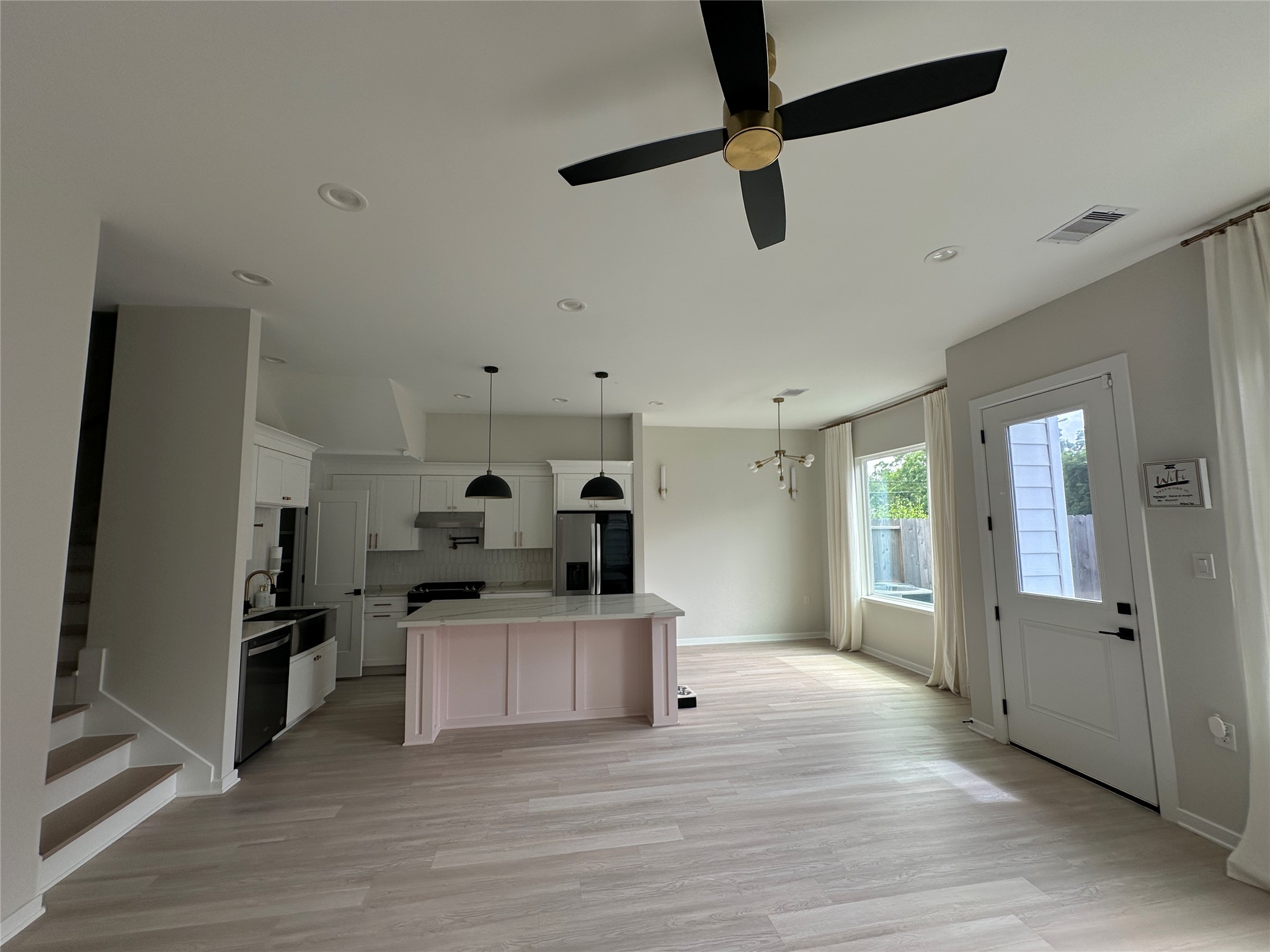 2032 West Tidwell Road Houston, TX 77091 - Photo 5 of 32