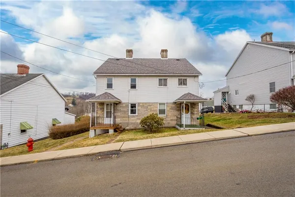 a view of house with yard