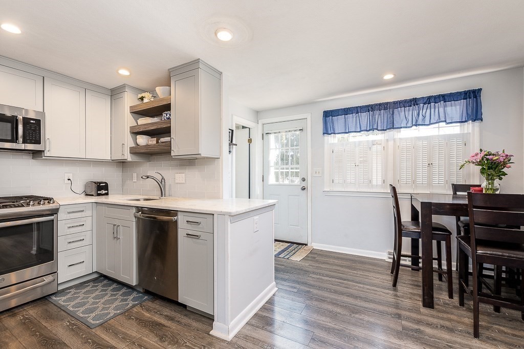 106 Hooper Road, Unit 106 Dedham, MA 02026 - Photo 4 of 26 Gallery Image 4
