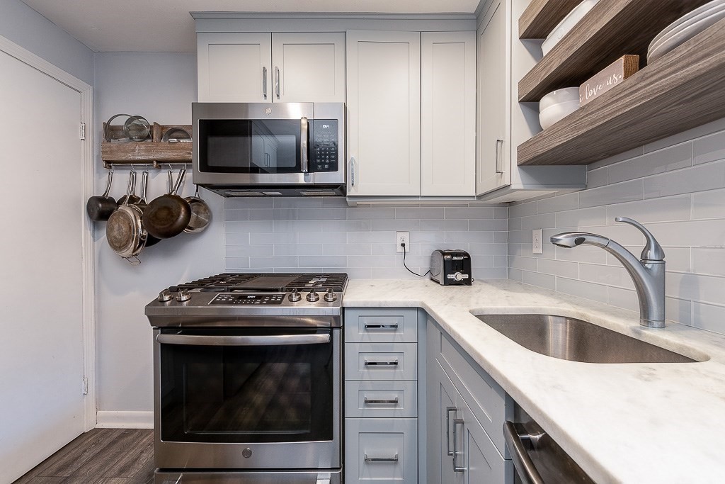 106 Hooper Road, Unit 106 Dedham, MA 02026 - Photo 6 of 26 Gallery Image 6