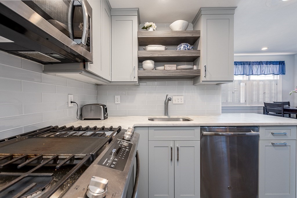 106 Hooper Road, Unit 106 Dedham, MA 02026 - Photo 8 of 26 Gallery Image 8