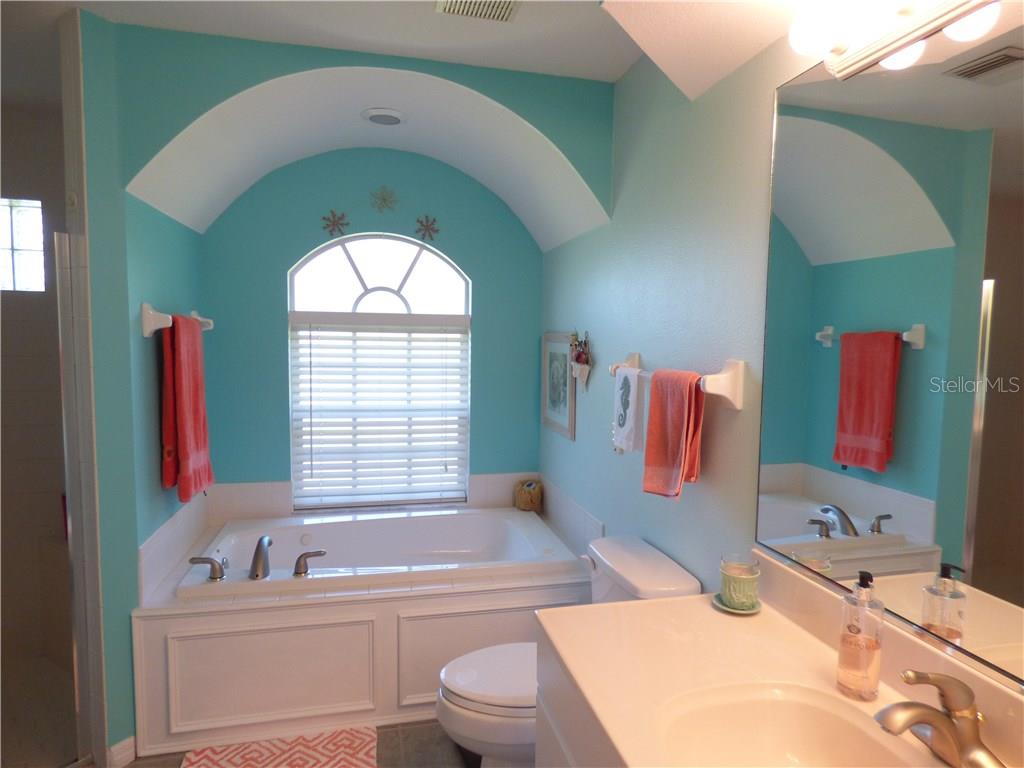 1132 Horizon Road Venice, FL 34293 - Photo 10 of 23 Master bath