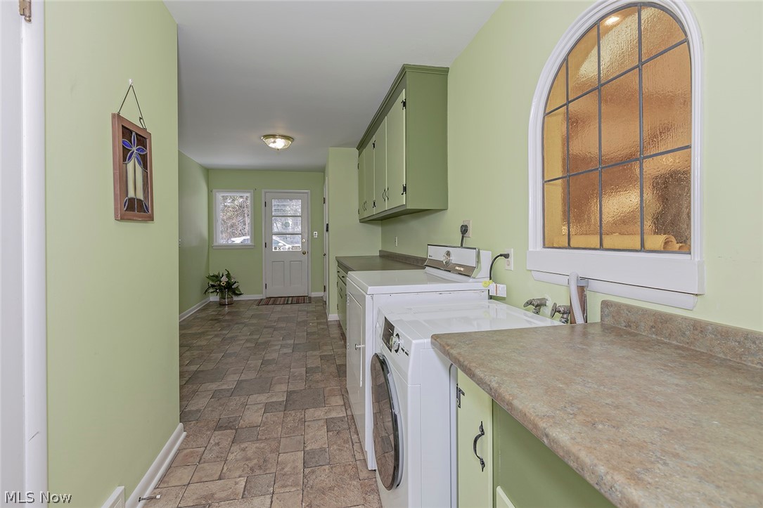 28430 Edgedale Road Pepper Pike, OH 44124 - Photo 14 of 35 Laundry / Mud room on main level