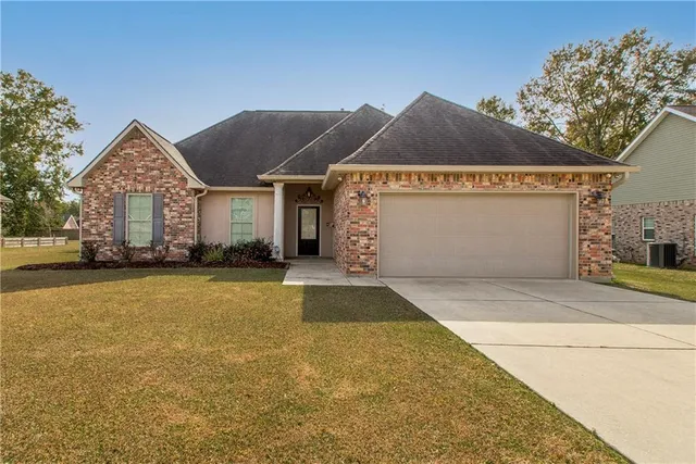 $275,000 | 193 Marionbelle Drive, Ponchatoula, LA 70454