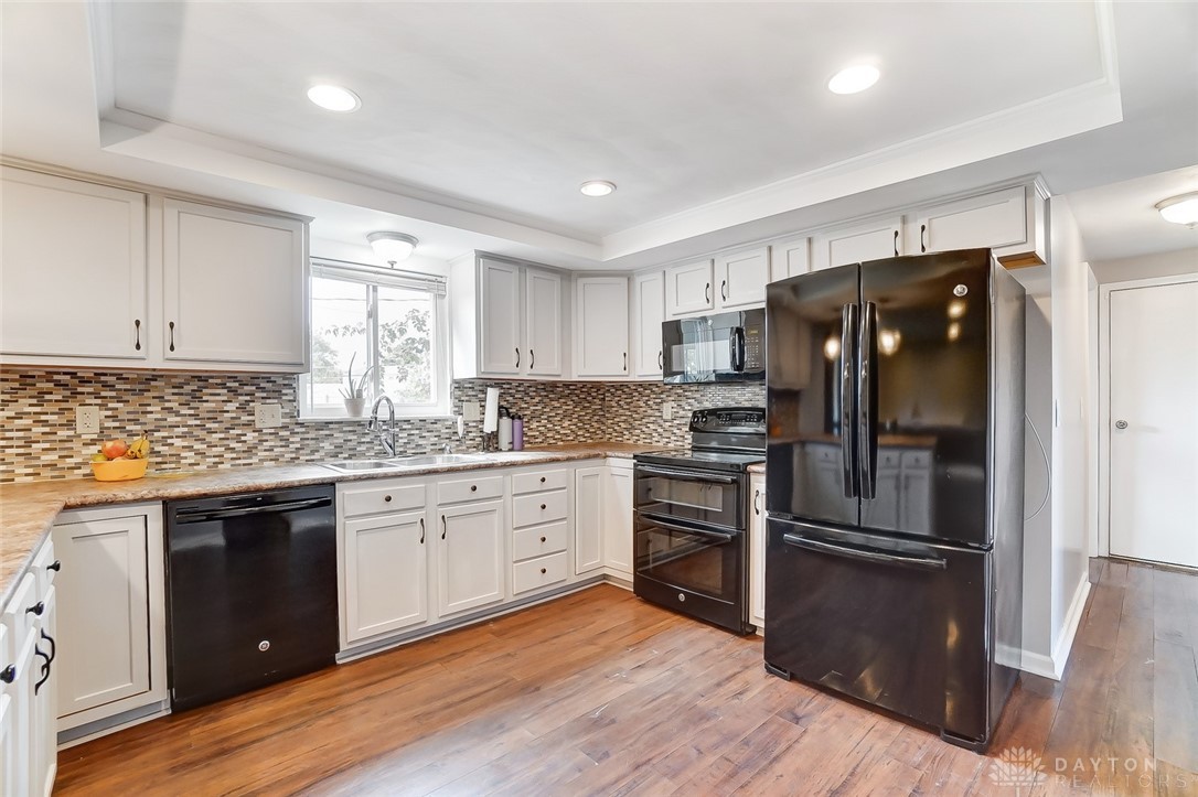 5576 Longford Road Dayton, OH 45424 - Photo 8 of 36