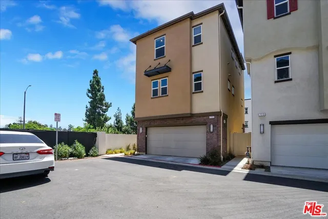 $4,995 | 725 Daniel Freeman Circle, Inglewood, CA 90301