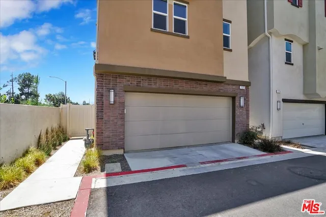 $4,995 | 725 Daniel Freeman Circle, Inglewood, CA 90301