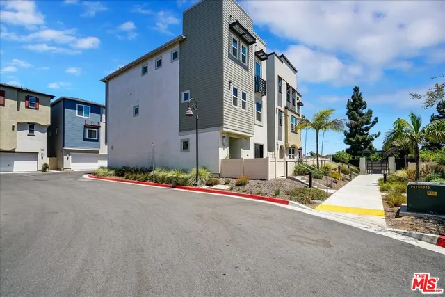 $4,995 | 725 Daniel Freeman Circle, Inglewood, CA 90301