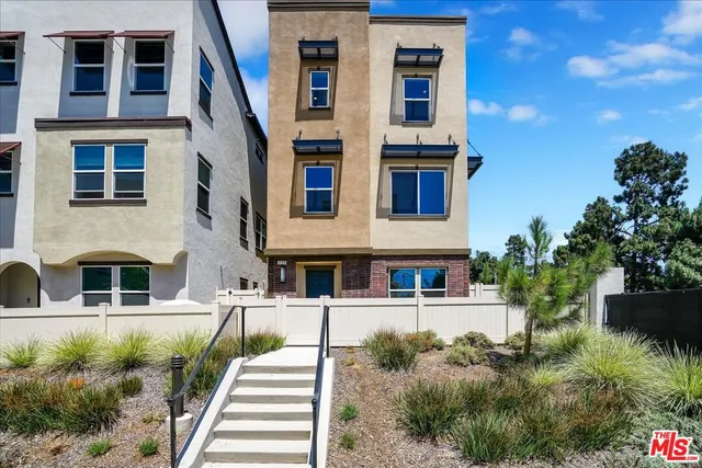 $4,995 | 725 Daniel Freeman Circle, Inglewood, CA 90301