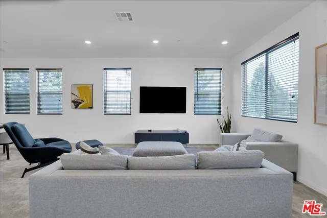 $4,995 | 725 Daniel Freeman Circle, Inglewood, CA 90301