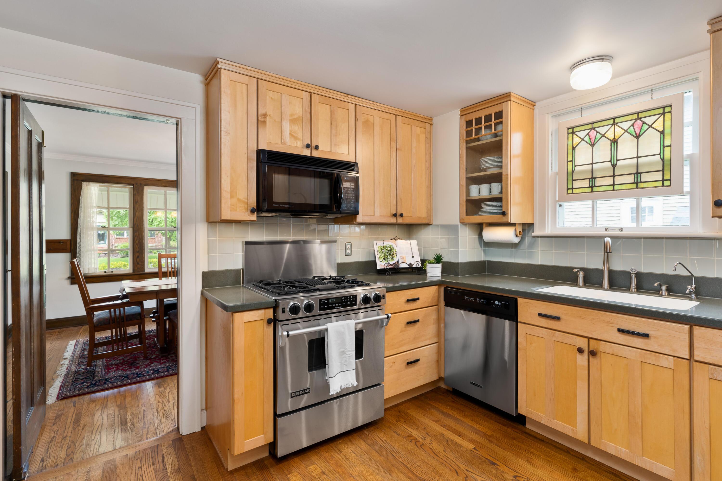 448 East Dunedin Road Columbus, OH 43214 - Photo 14 of 39 Chef's Kitchen!