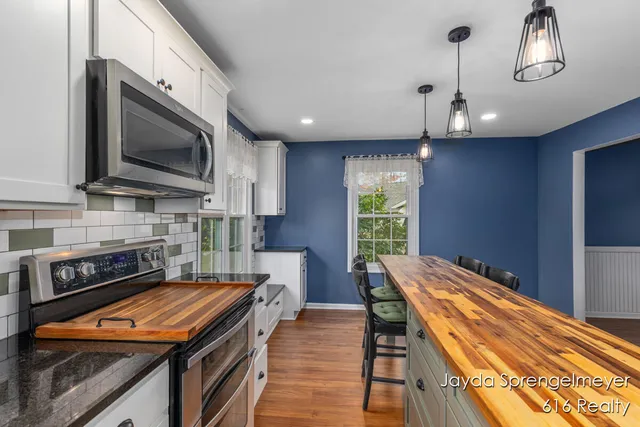 $430,000 | 5450 Golfcrest Court Southwest, Wyoming, MI 49509