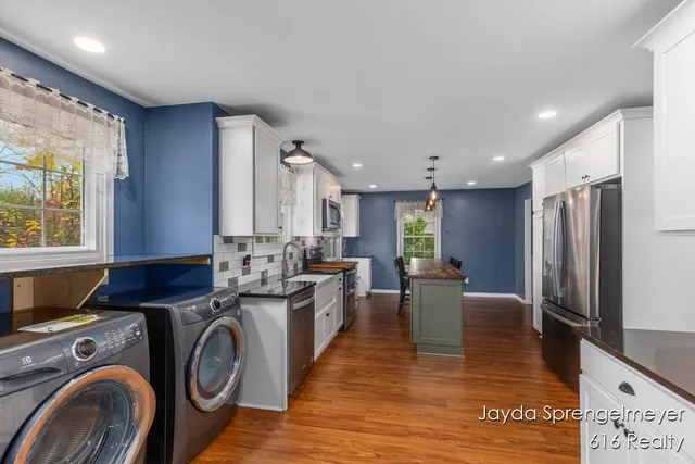 $430,000 | 5450 Golfcrest Court Southwest, Wyoming, MI 49509