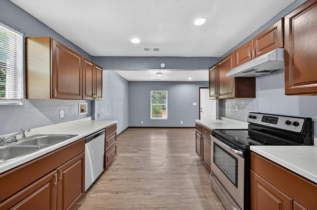 601 Royal Street Cleburne, TX 76031 - Photo 5 of 27