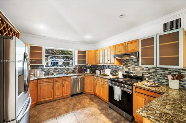 $5,955 | 7222 Trouville Esplanade, Miami Beach, FL 33141