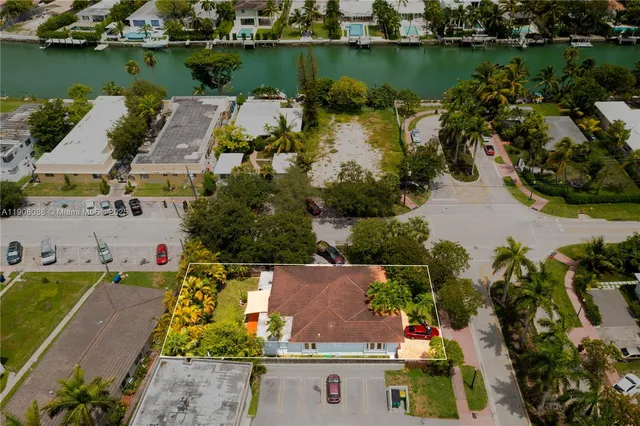 an aerial view of a house with outdoor space and lake view