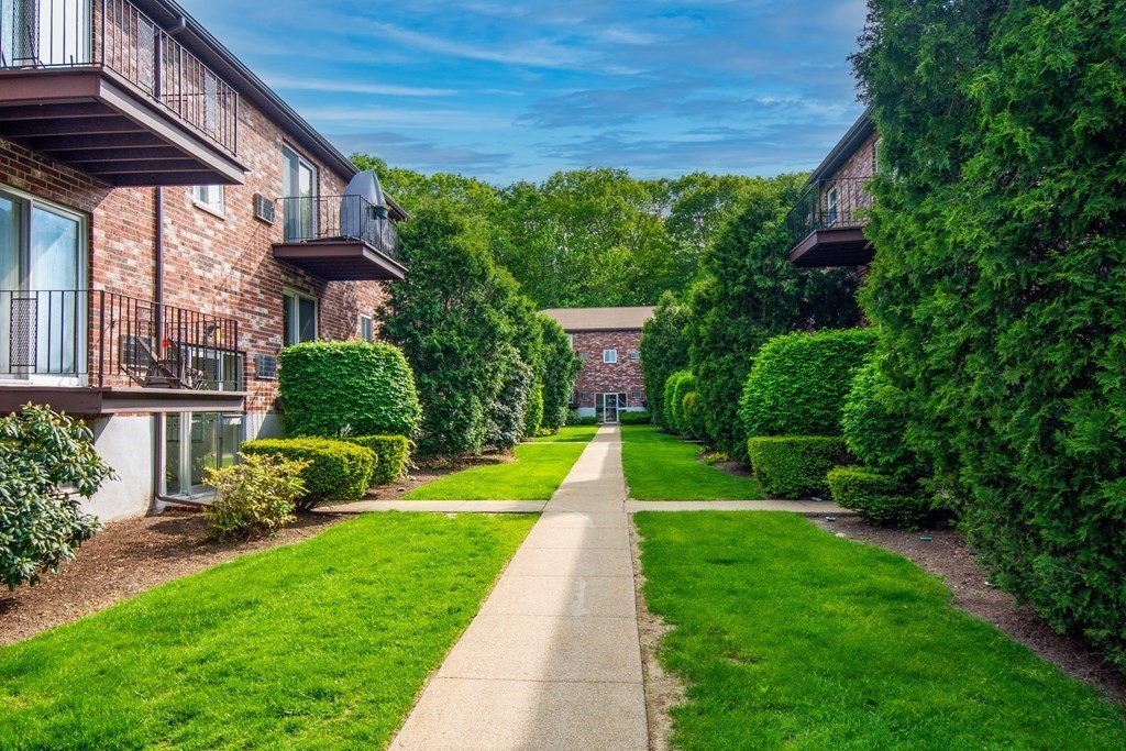 41 Westgate Road, Unit 3 Chestnut Hill, MA 02467 - Photo 5 of 18 a view of a house with a yard