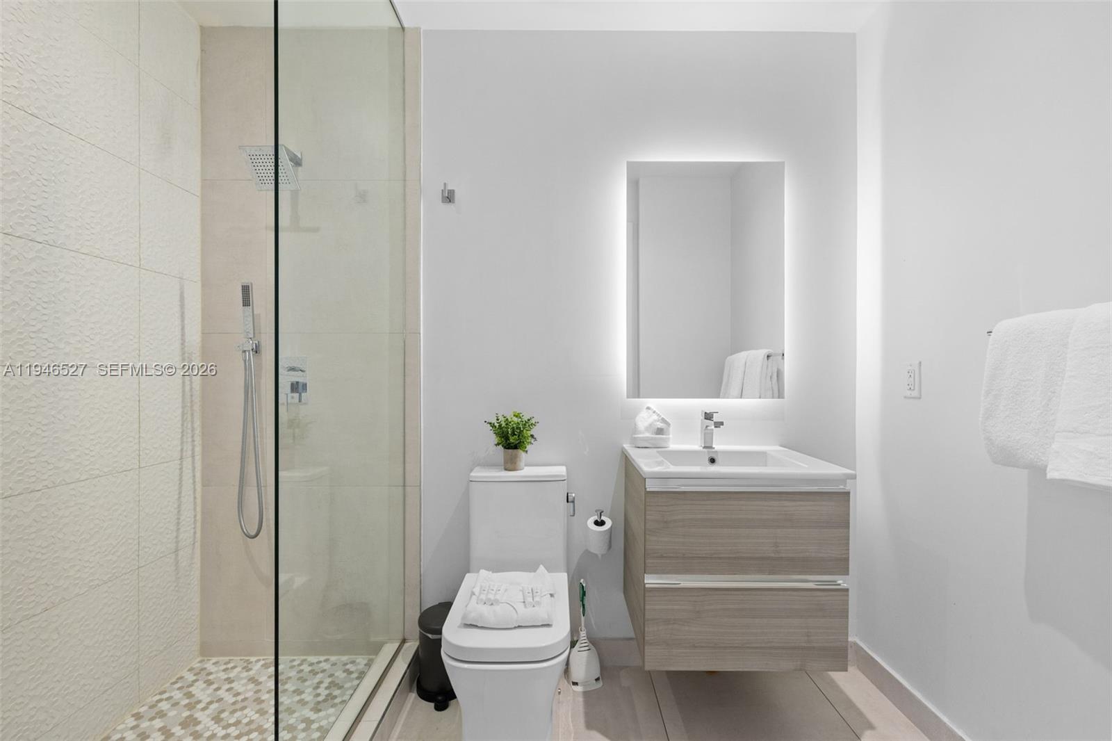 239 Southwest 9th Street, Unit 2304 Miami, FL 33130 - Photo 20 of 35 a bathroom with a sink a toilet and shower