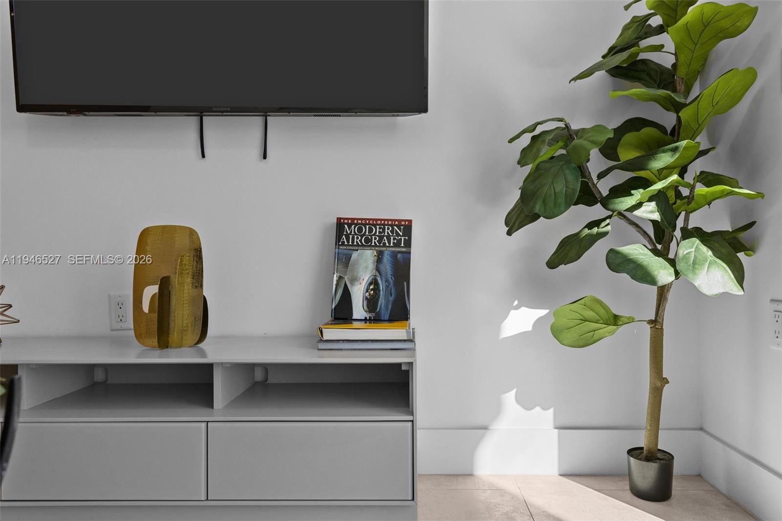 239 Southwest 9th Street, Unit 2304 Miami, FL 33130 - Photo 29 of 35 a vase of flowers sitting on a shelf