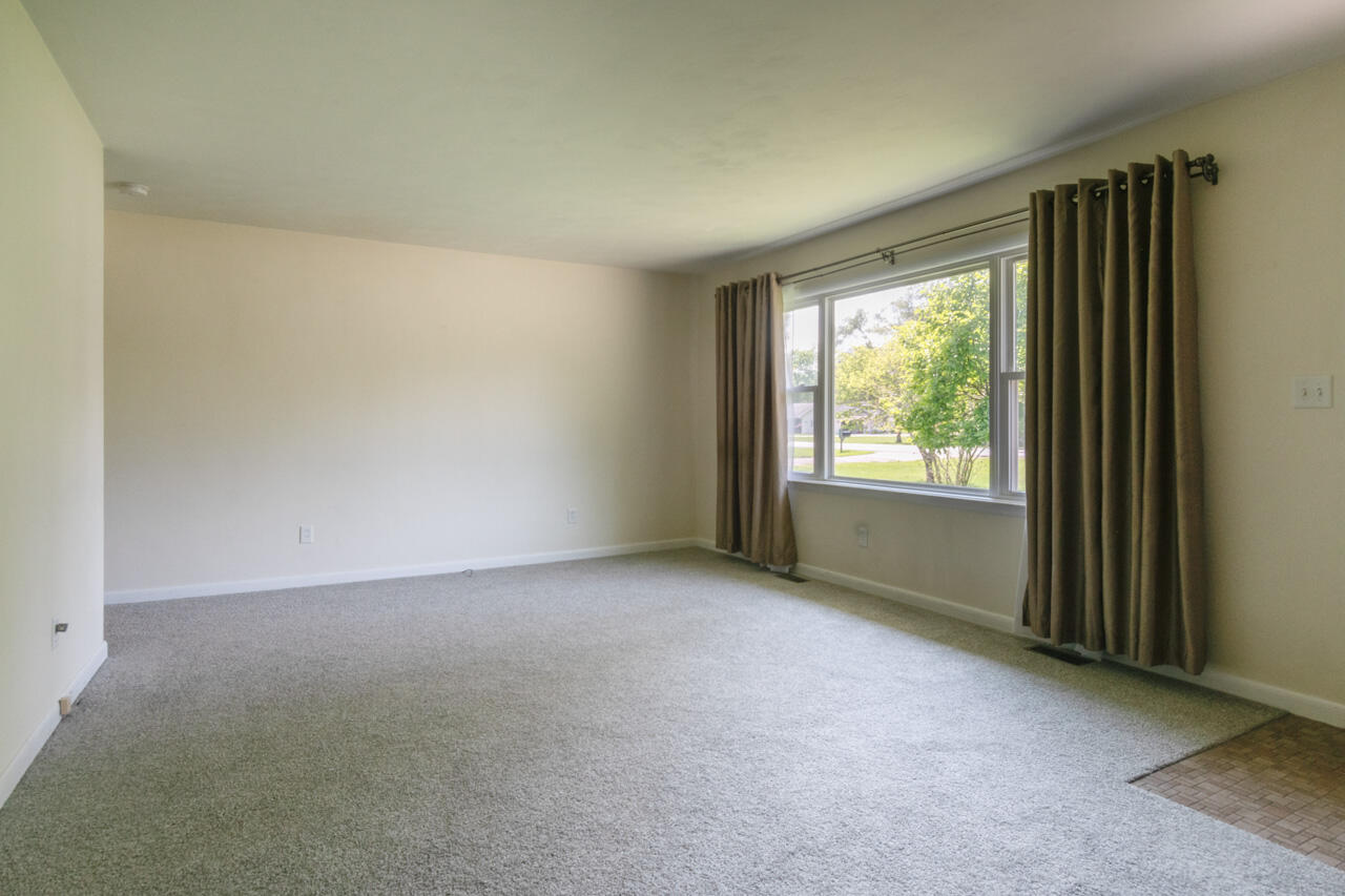 12159 South Sprinkle Road Vicksburg, MI 49097 - Photo 5 of 34 LR