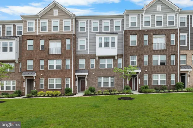 $393,000 | 9735 Tealbriar Drive, Unit 253, Upper Marlboro, MD 20772