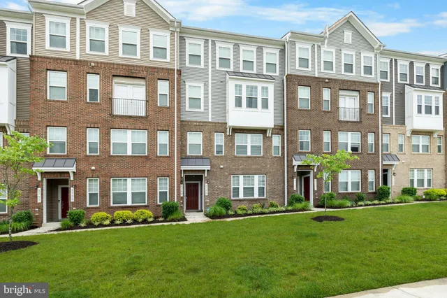 $393,000 | 9735 Tealbriar Drive, Unit 253, Upper Marlboro, MD 20772