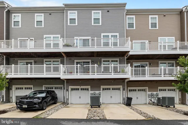 $393,000 | 9735 Tealbriar Drive, Unit 253, Upper Marlboro, MD 20772