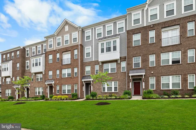 $393,000 | 9735 Tealbriar Drive, Unit 253, Upper Marlboro, MD 20772