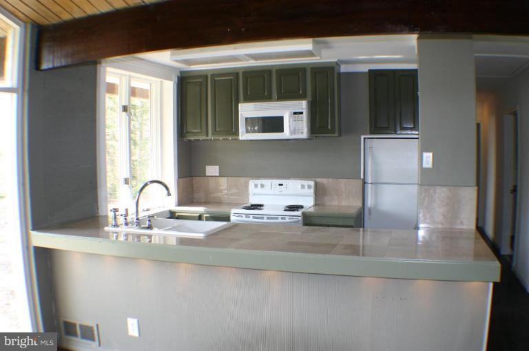 13915 Dowell Road Dowell, MD 20688 - Photo 6 of 8 Kitchen