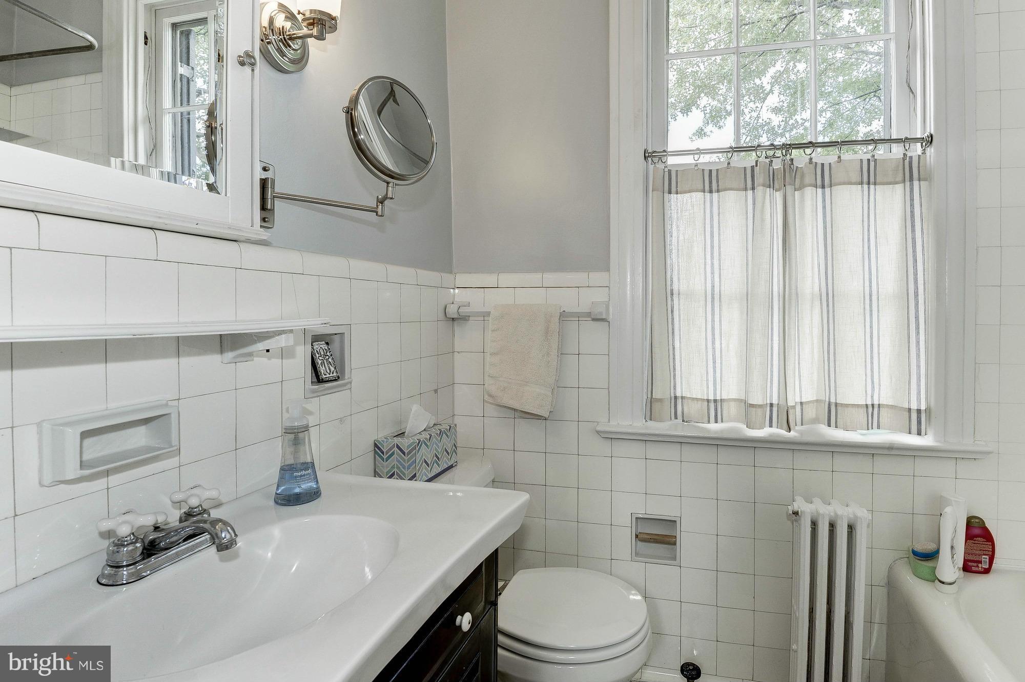 408 Rucker Place Alexandria, VA 22301 - Photo 15 of 25 FULL BATHROOM