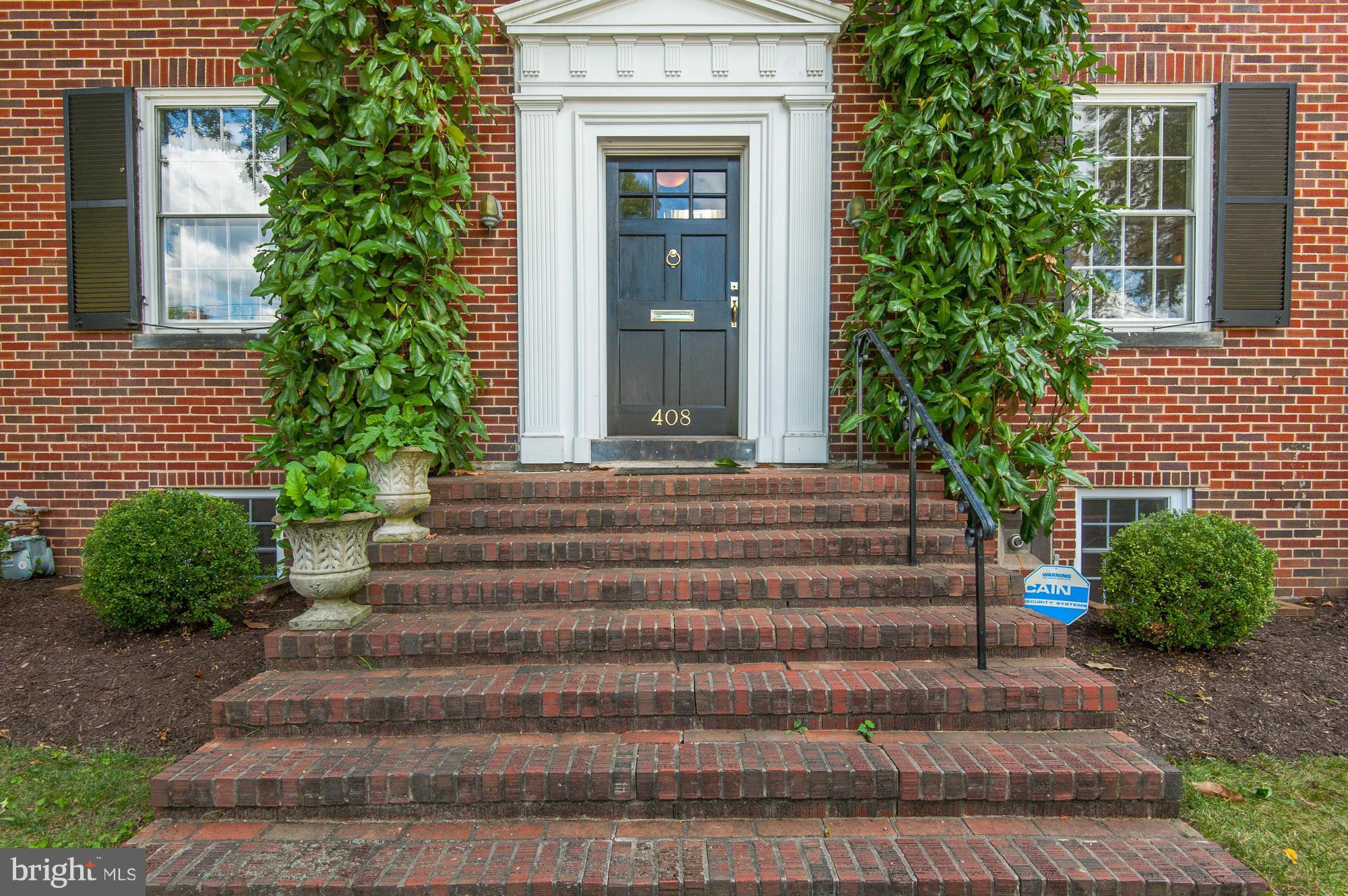 408 Rucker Place Alexandria, VA 22301 - Photo 3 of 25 STATELY FRONT ENTRANCE