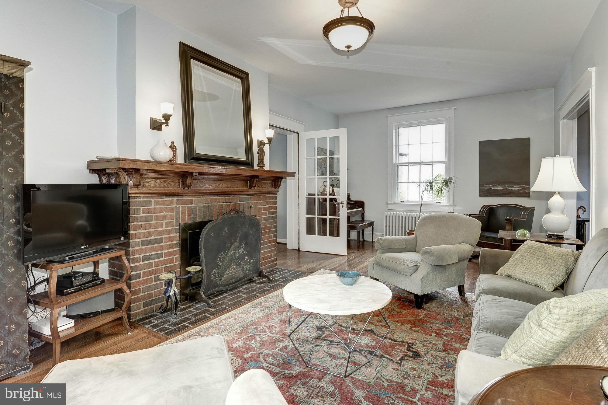 408 Rucker Place Alexandria, VA 22301 - Photo 5 of 25 LIVING ROOM