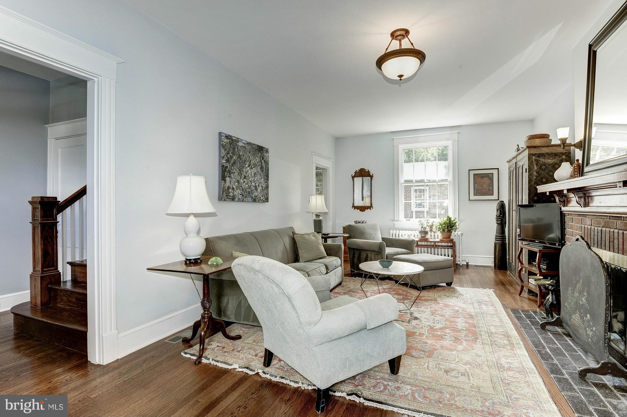 408 Rucker Place Alexandria, VA 22301 - Photo 6 of 25 LIVING ROOM