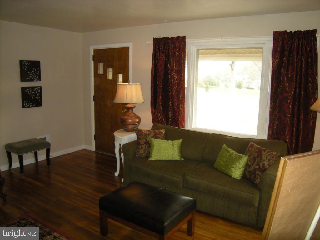 1617 Buttercup Road Lancaster, PA 17602 - Photo 3 of 20 Gallery Image 3