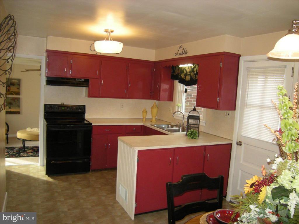 1617 Buttercup Road Lancaster, PA 17602 - Photo 5 of 20 Gallery Image 5
