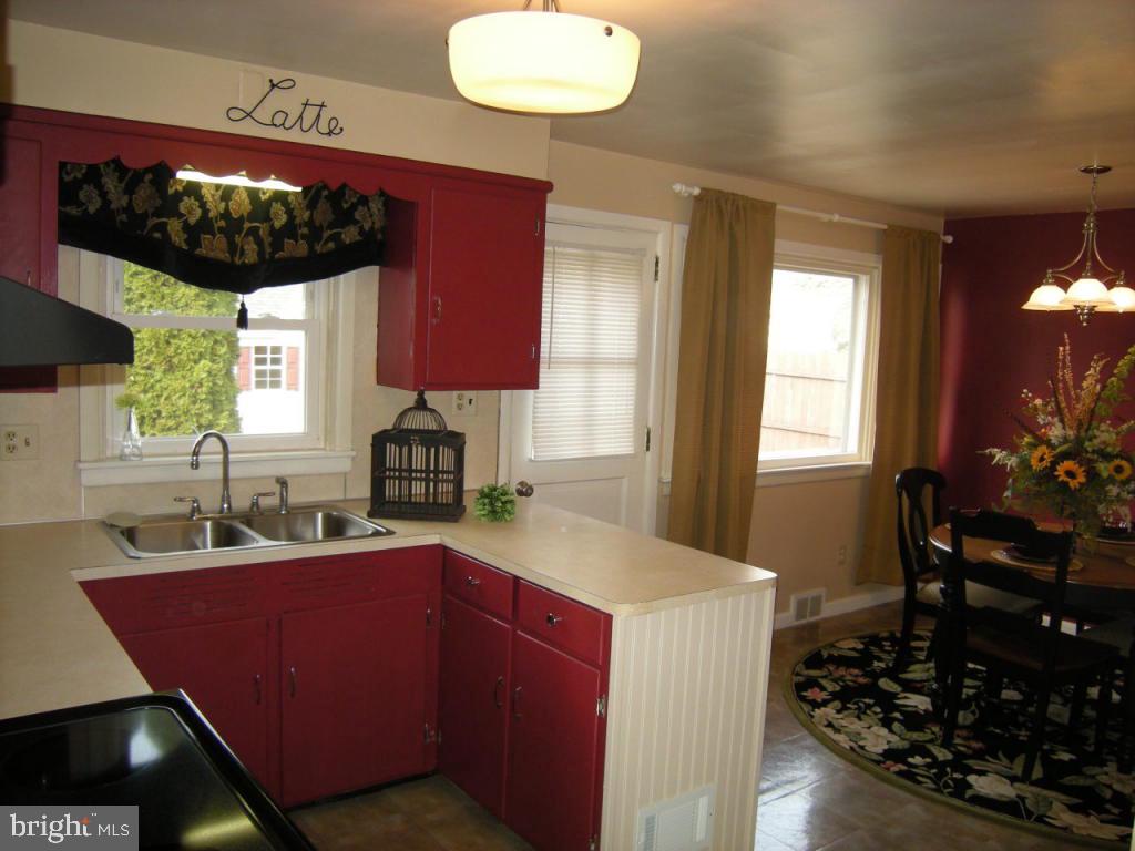 1617 Buttercup Road Lancaster, PA 17602 - Photo 6 of 20 Gallery Image 6