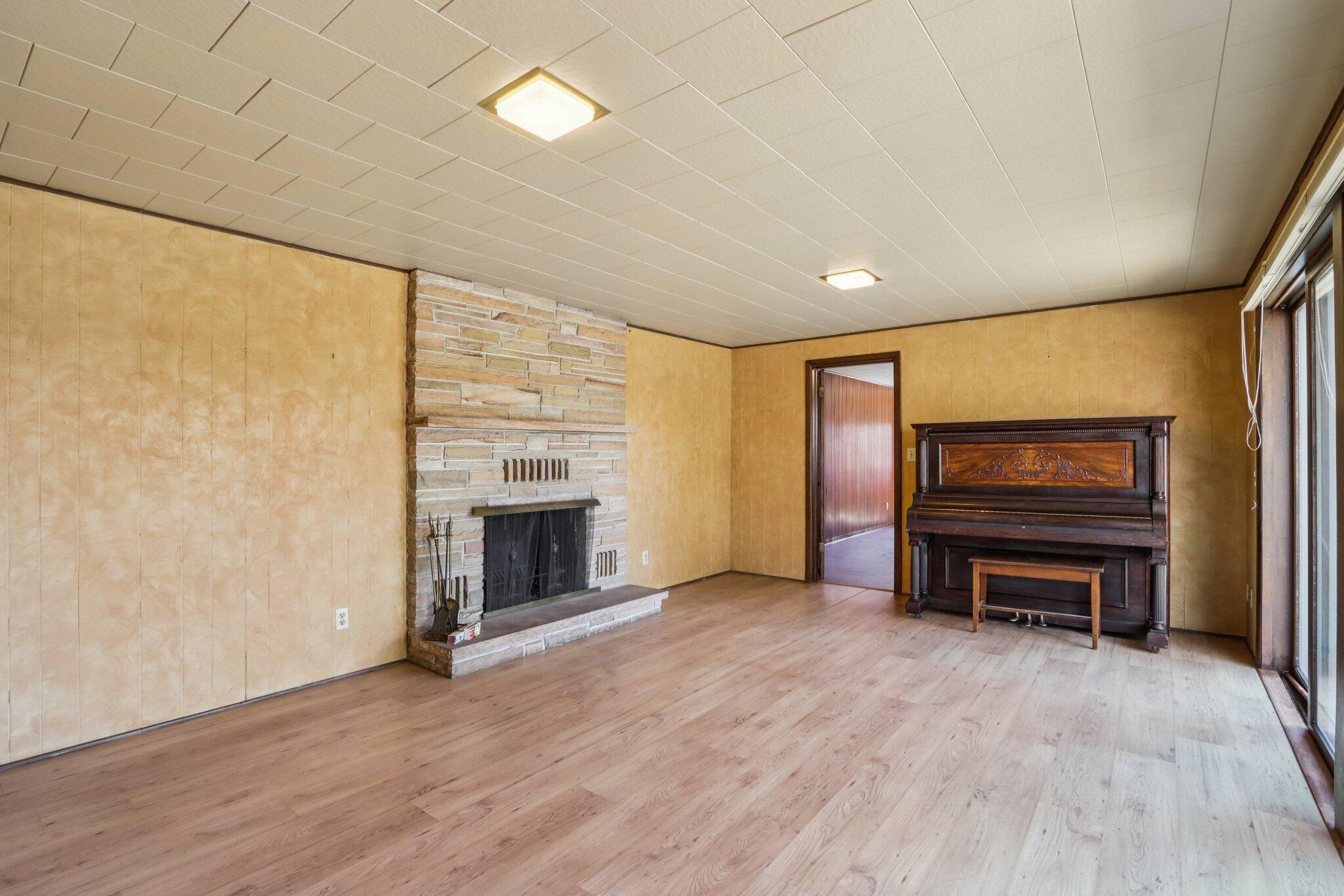 428 Ridge Avenue Burlington, WI 53105 - Photo 21 of 65 Family Room