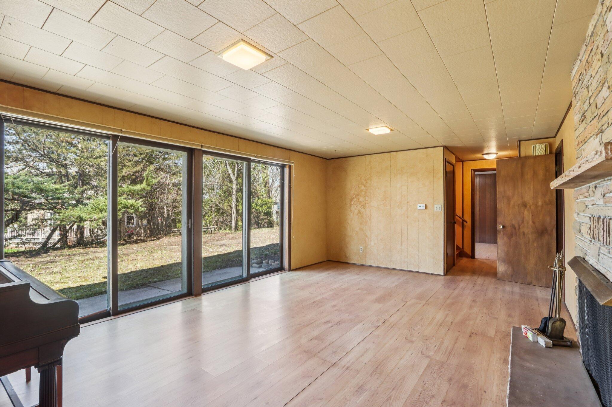 428 Ridge Avenue Burlington, WI 53105 - Photo 22 of 65 Family Room